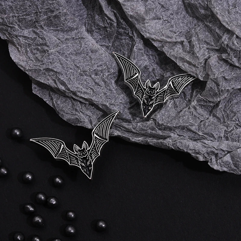 2pcs Bat Enamel Pins Gothic Punk Witch Halloween Brooch Collar Badge Black Spooky Jewelry Gift for Friends